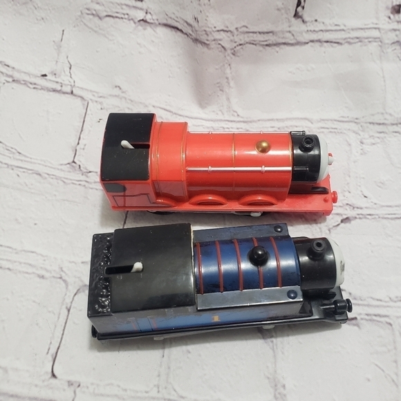 Thomas And Friends Trackmaster Train Cars Set Of 2 Thomas And James 2013 Mattel - Picture 2 of 10